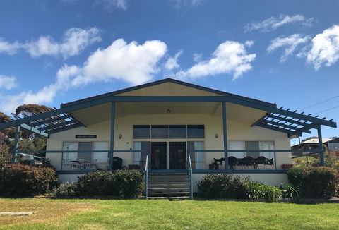 Emu Bay Lodge - Accommodation Daintree 0