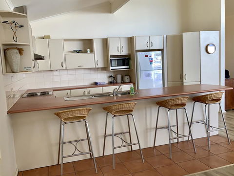 Emu Bay Lodge - Accommodation Daintree 11
