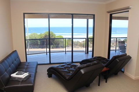The Lighthouse - Beachfront Accommodation - Accommodation Daintree 5
