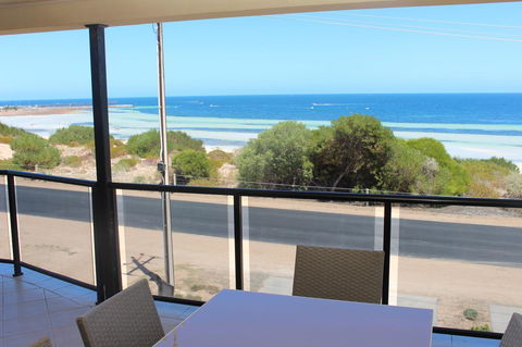 The Lighthouse - Beachfront Accommodation - Accommodation Daintree 9