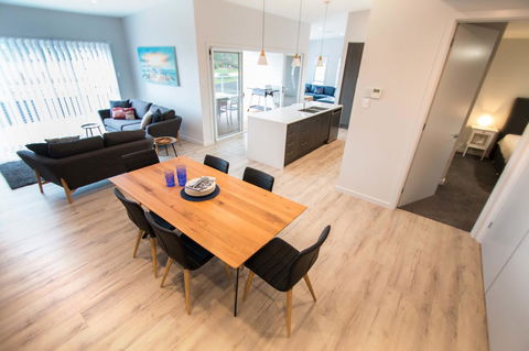 Wellington Lake Retreat - Accommodation Daintree 0