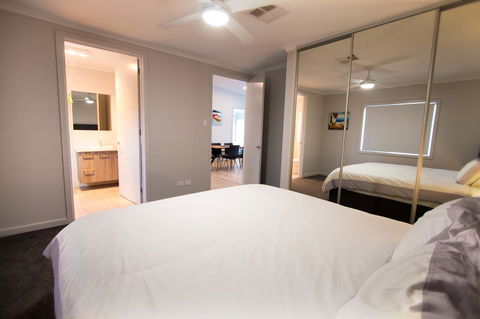 Wellington Lake Retreat - Accommodation Daintree 12