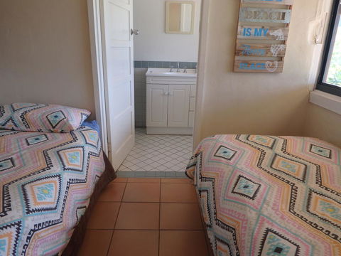 Lazy Lobster Holiday Units & Chalets - Accommodation Daintree 2