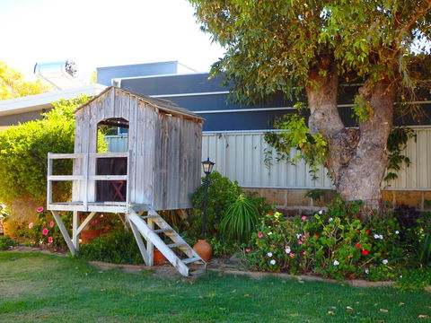 Lazy Lobster Holiday Units & Chalets - Accommodation Daintree 21