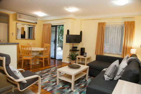 Perth Short Stays - Accommodation Daintree 10