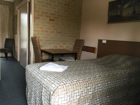 Mount Barker Valley Views Motel & Chalets, Western Australia - Accommodation Daintree 8