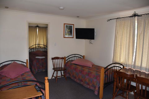 Mount Barker Valley Views Motel & Chalets, Western Australia - Accommodation Daintree 39