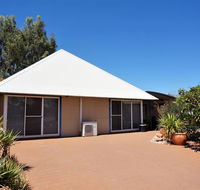 Osprey Holiday Village Unit 110 - Wake up to the birds in your 4 poster bed with a view - Accommodation Daintree
