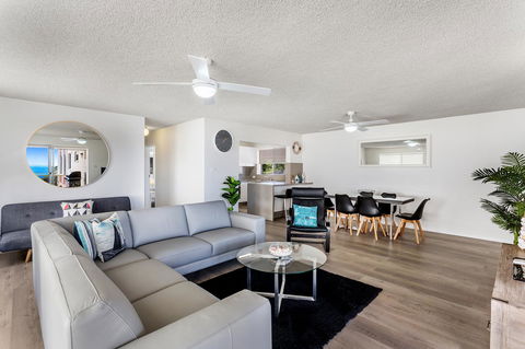 Laman Lodge, Unit 2, 15 Laman Street - Accommodation Daintree 3