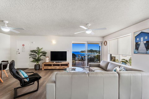 Laman Lodge, Unit 2, 15 Laman Street - Accommodation Daintree 0