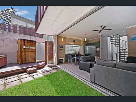 Crescent Head Spa Villa - Accommodation Daintree 10