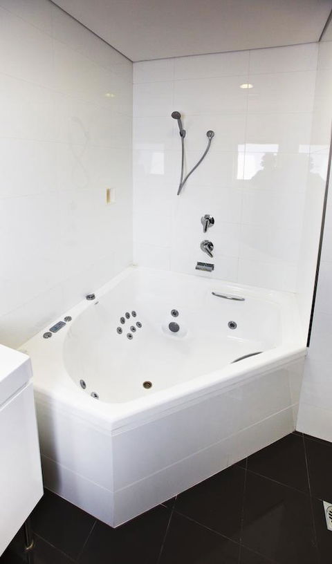 Jesmond Executive Villas - Accommodation Daintree 37