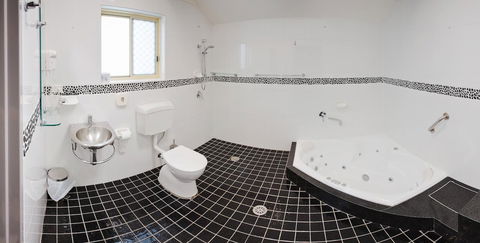 Jesmond Executive Villas - Accommodation Daintree 25