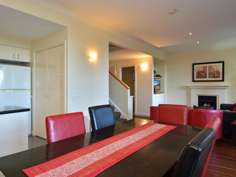 Villa Executive 2br Cypress DS Located Within Cypress Lakes Resort - Accommodation Daintree 5