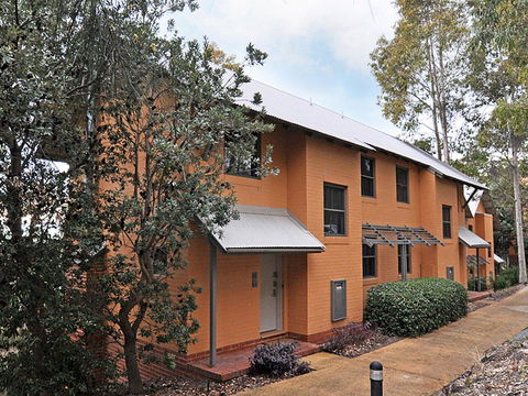 Villa Executive 2br Cypress DS Located Within Cypress Lakes Resort - Accommodation Daintree 2