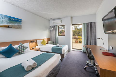 Metro Hotel Miranda - Accommodation Daintree 0