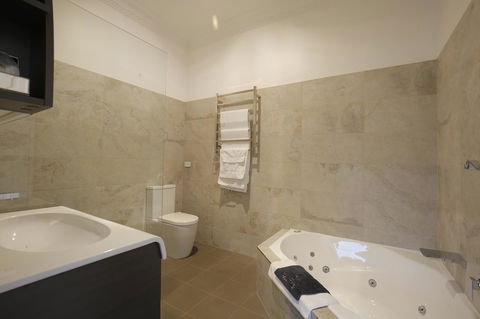 Romanz In The Valley (Luxury B&B) - Accommodation Daintree 4