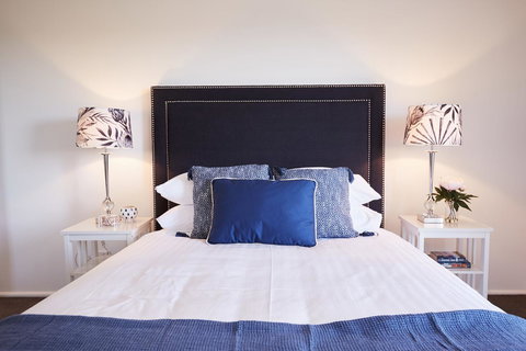 Bright And Spacious Family Home With Leafy Deck - Accommodation Daintree 6