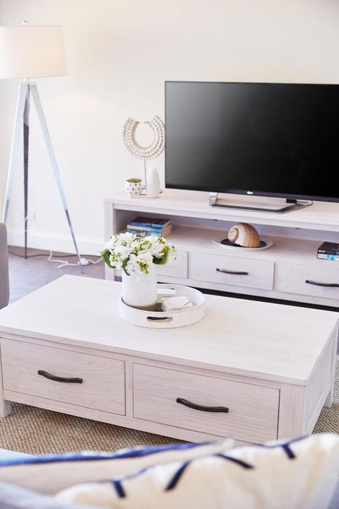 Bright And Spacious Family Home With Leafy Deck - Accommodation Daintree 15