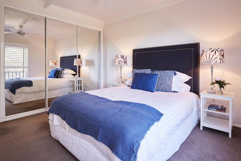 Bright And Spacious Family Home With Leafy Deck - Accommodation Daintree 5