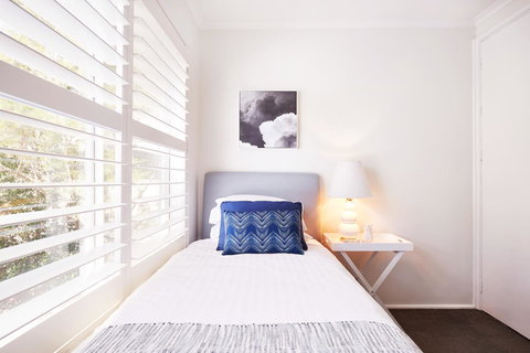 Bright And Spacious Family Home With Leafy Deck - Accommodation Daintree 25