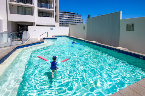 Macquarie Waters Boutique Apartment Hotel - Accommodation Daintree 3
