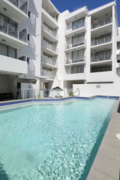 Macquarie Waters Boutique Apartment Hotel - Accommodation Daintree 5