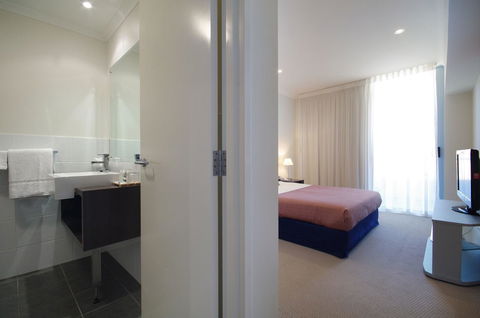 Macquarie Waters Boutique Apartment Hotel - Accommodation Daintree 22