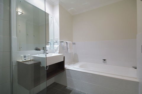 Macquarie Waters Boutique Apartment Hotel - Accommodation Daintree 20