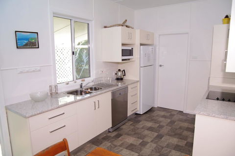 Fleur Cottage, 7 Willow Street - Accommodation Daintree 7