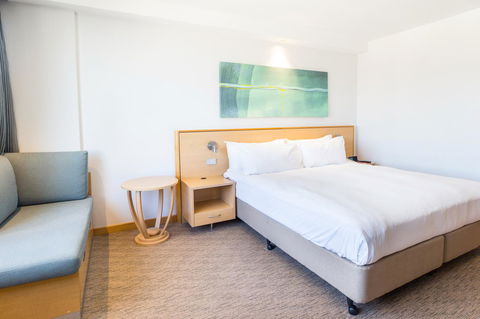 Crowne Plaza Sydney Coogee Beach, An IHG Hotel - Accommodation Daintree 6