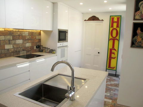 Apple Tree Cottage - Accommodation Daintree 5