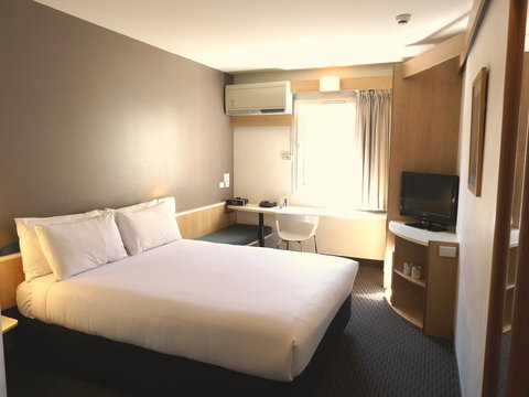 Ibis Thornleigh - Accommodation Daintree 25