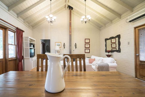 Thistle Hill Guesthouse - Walk To Many Wineries And Restaurants - Accommodation Daintree 30