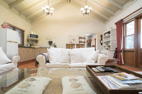 Thistle Hill Guesthouse - Walk To Many Wineries And Restaurants - Accommodation Daintree 29