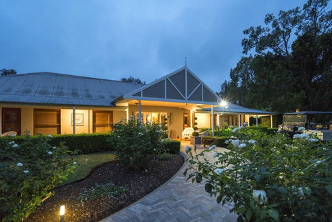 Thistle Hill Guesthouse - Walk To Many Wineries And Restaurants - Accommodation Daintree 0