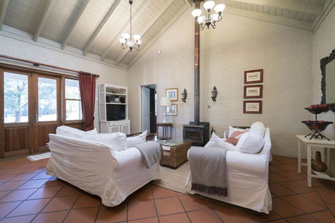 Thistle Hill Guesthouse - Walk To Many Wineries And Restaurants - Accommodation Daintree 31