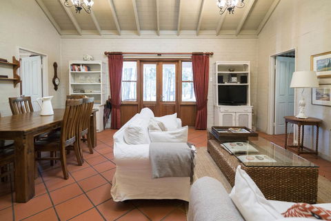 Thistle Hill Guesthouse - Walk To Many Wineries And Restaurants - Accommodation Daintree 33