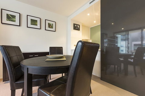 Lakefront 116 Kingston ACT - Accommodation Daintree 13