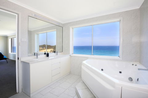 Neptune I Absolute Beachfront I Stunning Views - Accommodation Daintree 18