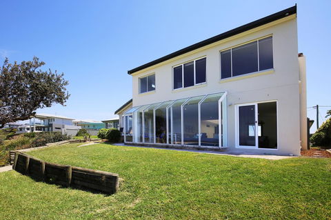 Neptune I Absolute Beachfront I Stunning Views - Accommodation Daintree 26