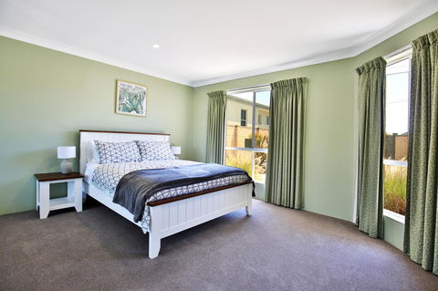 Neptune I Absolute Beachfront I Stunning Views - Accommodation Daintree 15