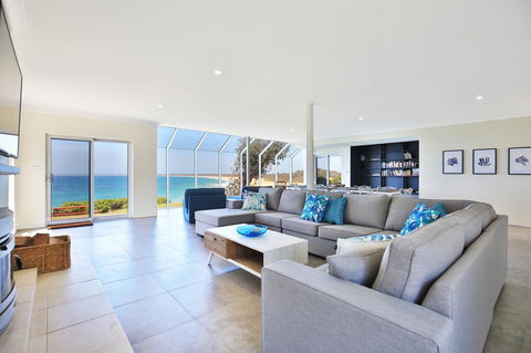 Neptune I Absolute Beachfront I Stunning Views - Accommodation Daintree 0