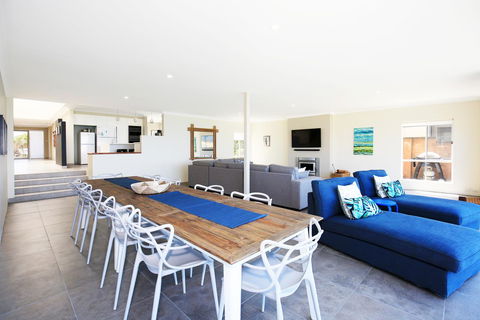 Neptune I Absolute Beachfront I Stunning Views - Accommodation Daintree 5