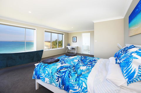 Neptune I Absolute Beachfront I Stunning Views - Accommodation Daintree 11