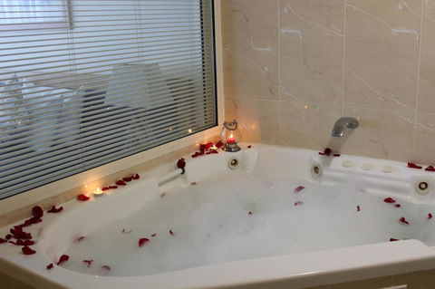 The Boathouse Resort Luxury Apartments - Accommodation Daintree 20