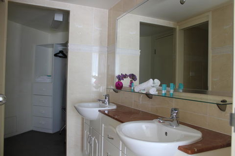The Boathouse Resort Luxury Apartments - Accommodation Daintree 7