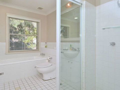 Villa 3br Chianti Villa Located Within Cypress Lakes Resort - Accommodation Daintree 10