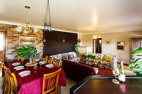 Coal D\' Vine VIEW - Cessnock NSW - Accommodation Daintree 0