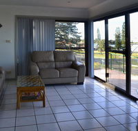 Oxley 8 at Tuncurry - Accommodation Daintree
